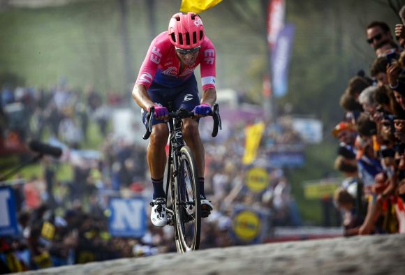 Alberto Bettiol attack (ph. Bettini)